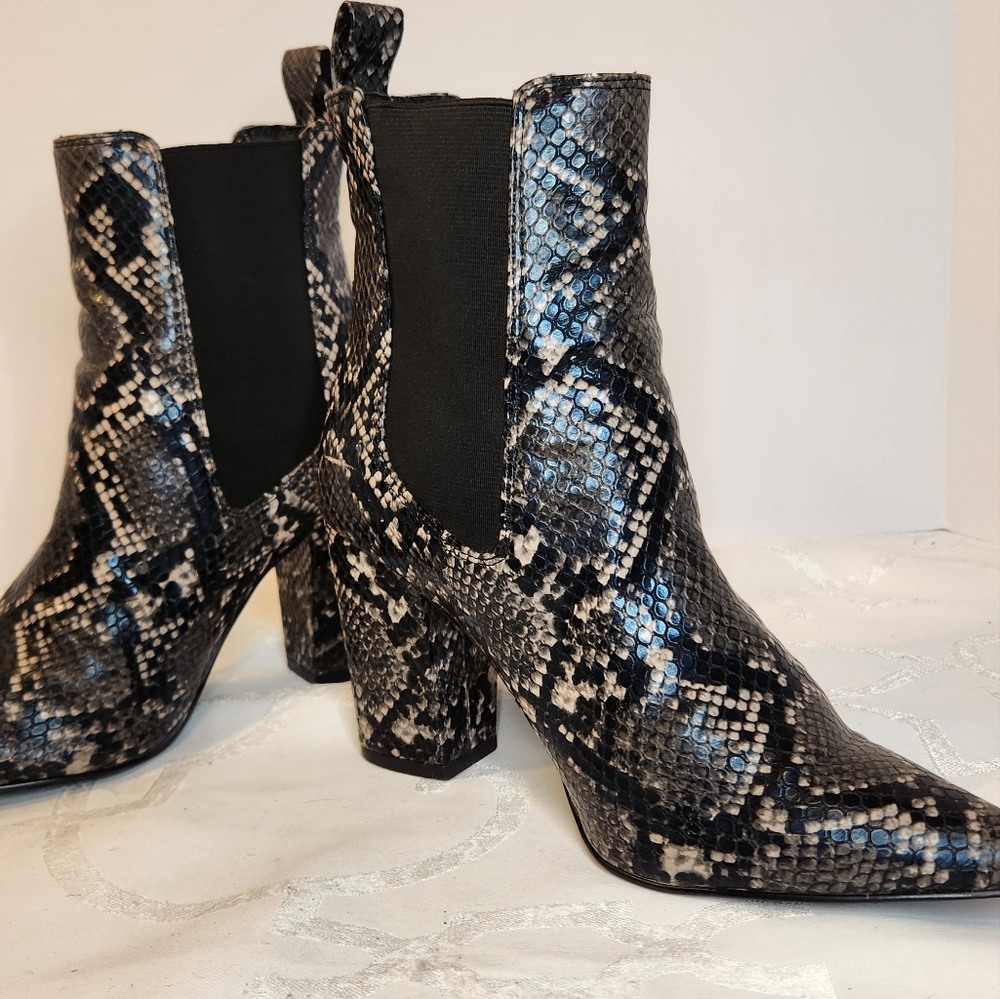 Steve Madden Leather Snakeskin Block Heel Rounded Point Toe Boots Sz 5.5